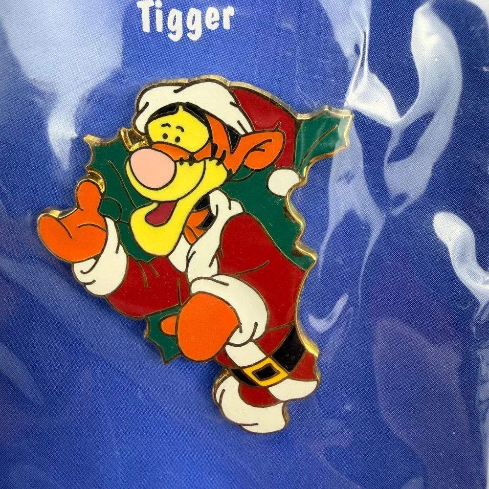 Disney Store 12 Months of Magic Tigger Christmas Holiday Santa Pin NEW 2002
